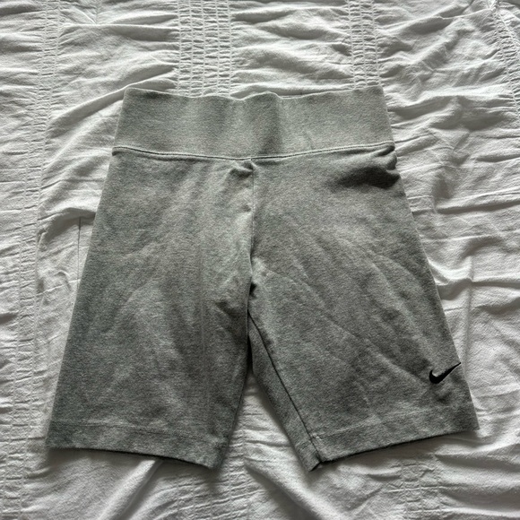 Nike workout shorts - Picture 1 of 2